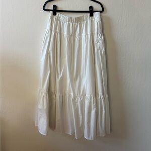 Abercrombie White Maxi Skirt M Tiered Flowy Summer Pockets